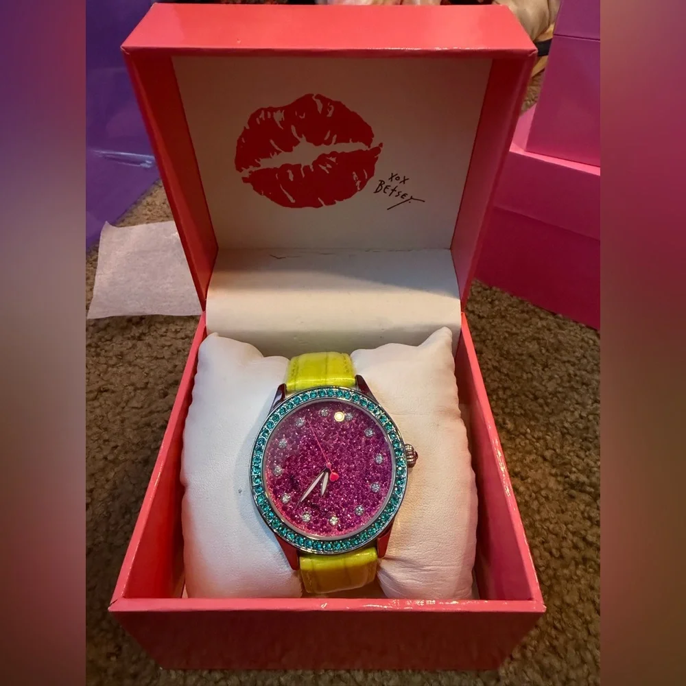 Lot of 11 Vintage Retired Betsey Johnson Watches - Picture 2 of 12